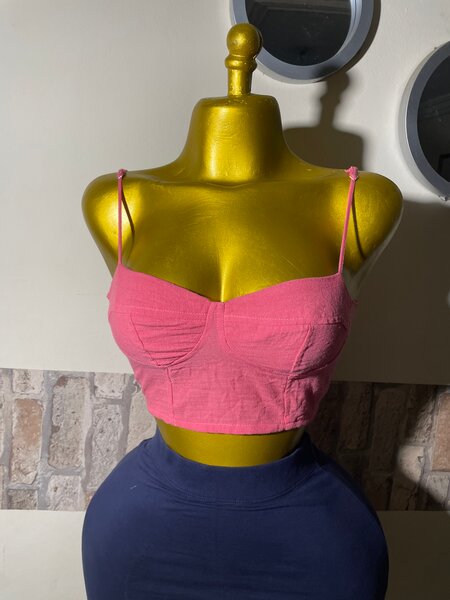 Top court rose à bretelles