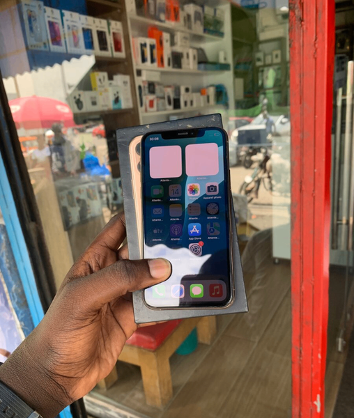 iPhone 11 Pro Max doré