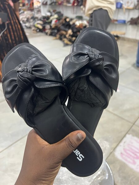 Sandales noires élégantes