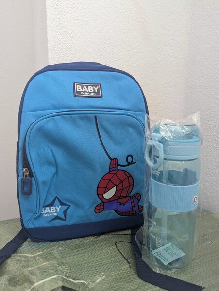 Sac à dos enfant avec bouteille