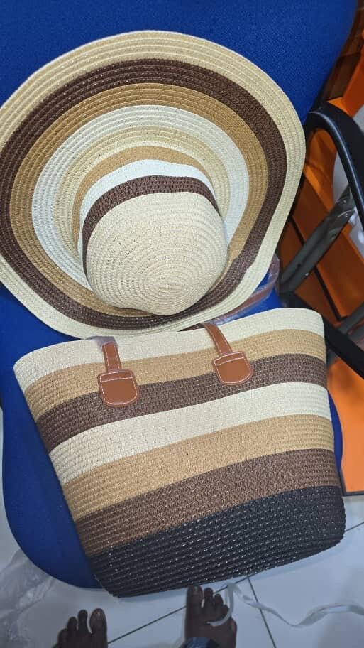 Ensemble chapeau et sac plage