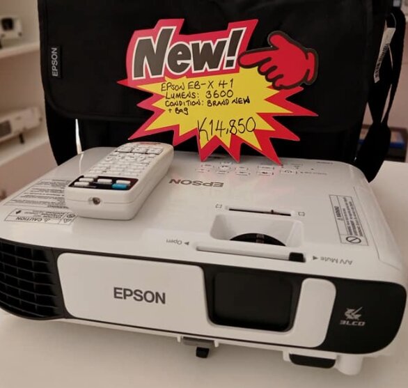 Projector Epson EB-X H-1 Lumia: 3600 Condition: Brade