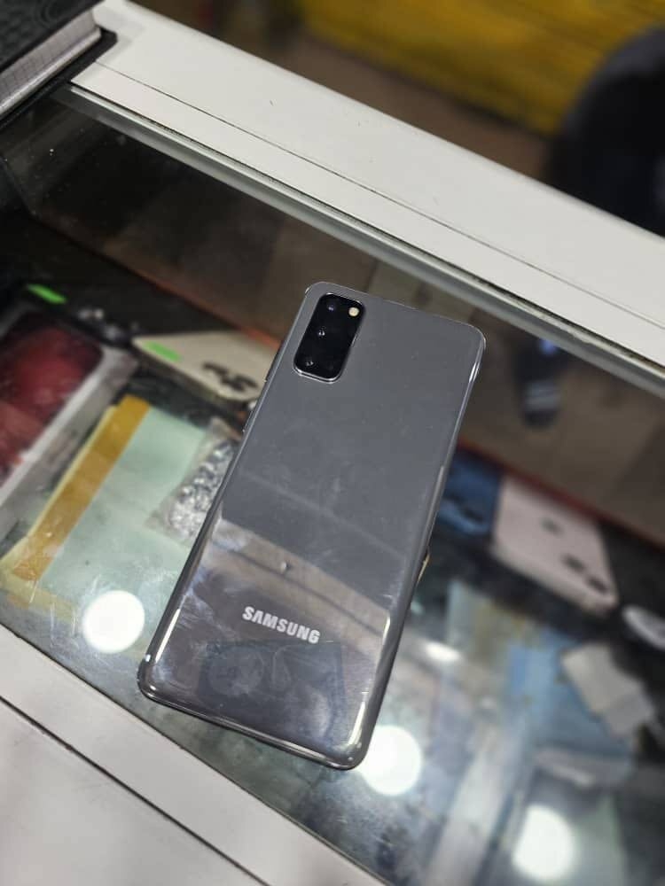 Samsung Galaxy S21 5G Smartphone