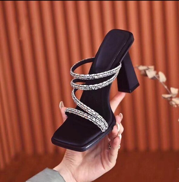 Sandales à talons brillant