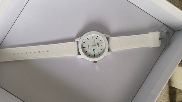 Montre blanche élégante