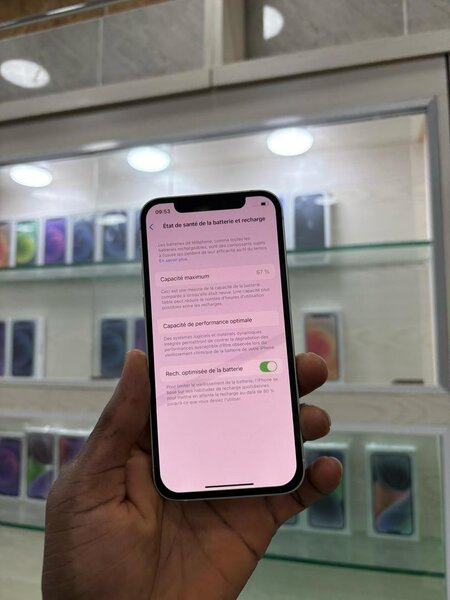 iPhone 12 simple 64giga très très propre Batterie : 87%