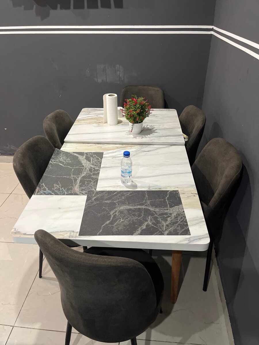 Table à manger en marbre