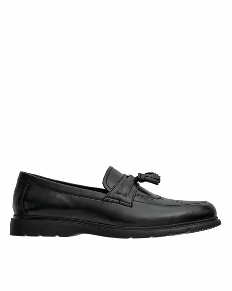 Causal shoes