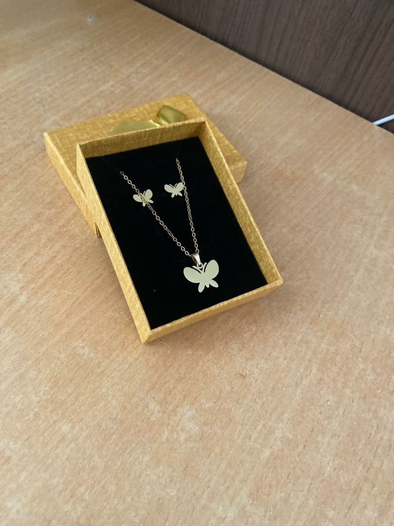 Parure Collier et Boucles d'Oreilles Élégante