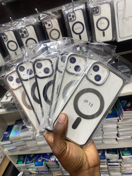 Coques MagSafe iPhone 15