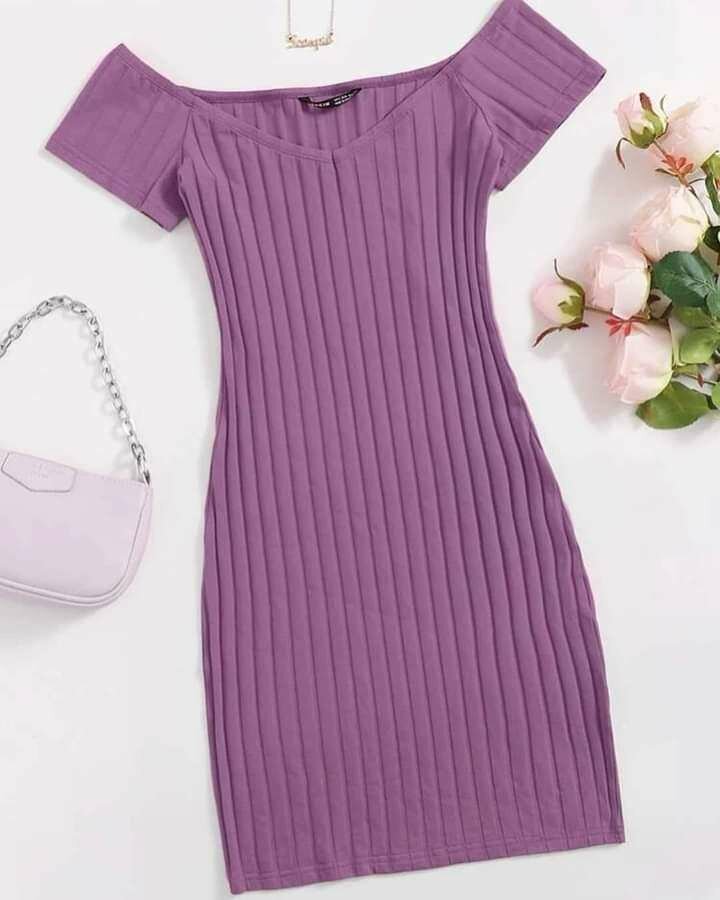 Robe moulante à épaules dénudées