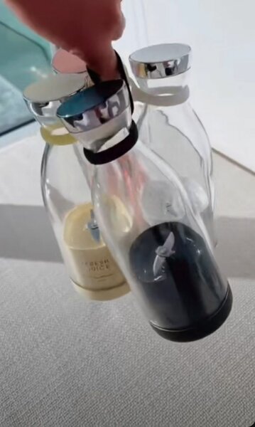 Mini rechargeable blender