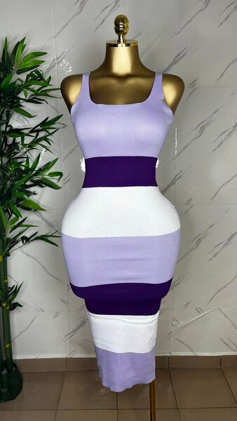 Robe moulante rayée violette
