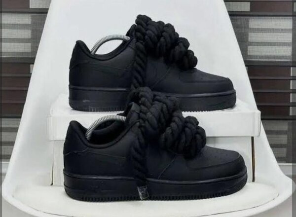 Sneakers à la mode avec lacets épais