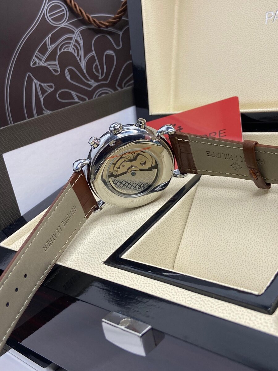 Elegant Leather Strap Patek Philippe Watch With Silv Accents