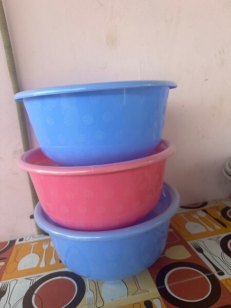 Saladier en plastique avec couvercle