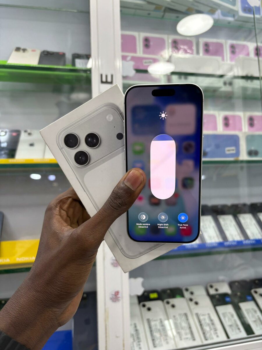 Disponible 17 Pro 256go avec c