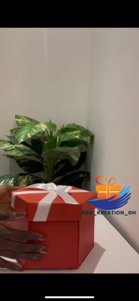 Hexagonal explosion gift box