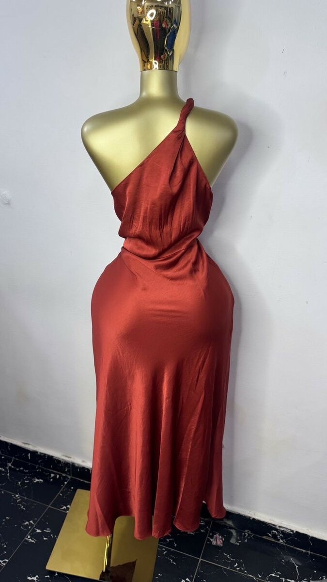 Robe asymétrique élégante femme