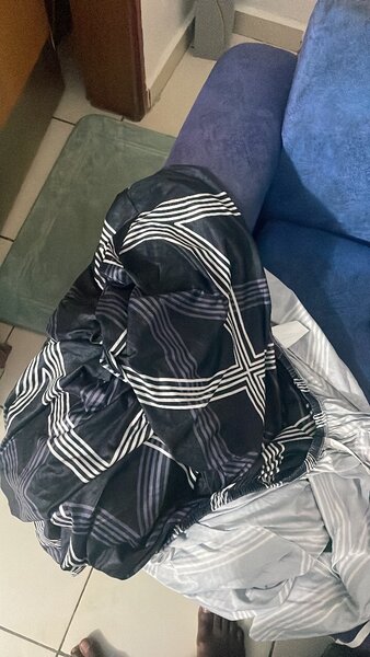 Fauteuil en velours bleu