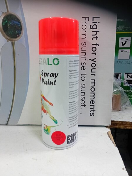 Peinture en spray fluorescente rouge