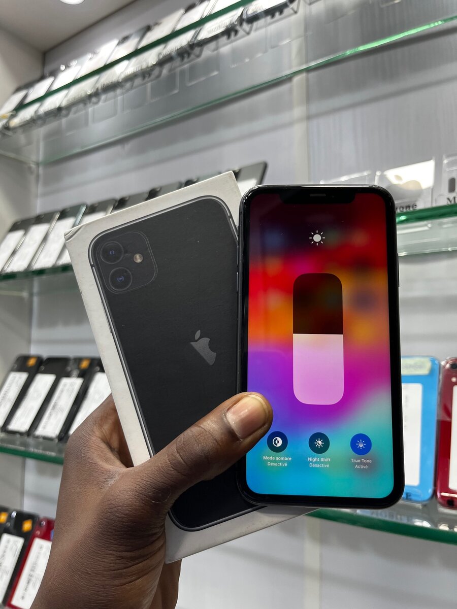 iPhone 11simple 64go avec carton noir