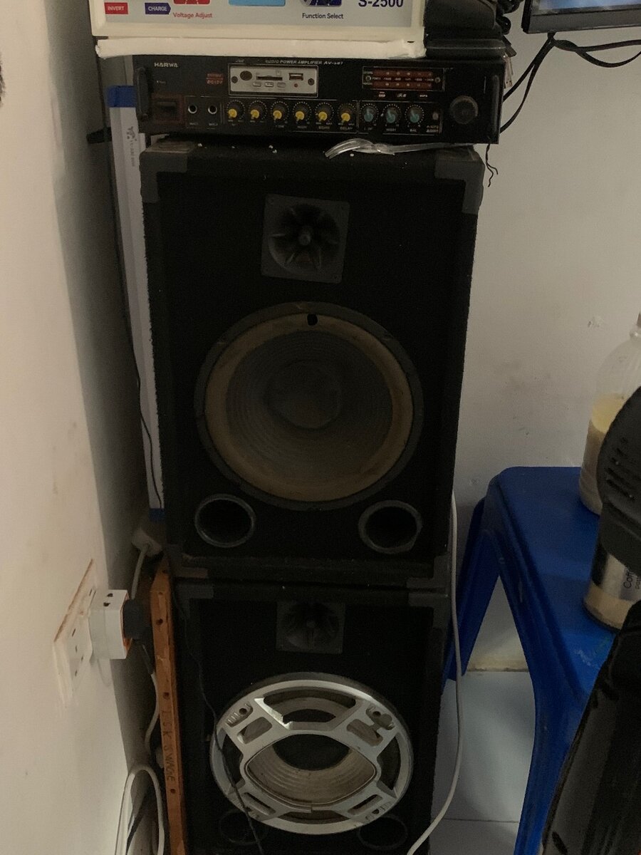 Amplifier and speakers