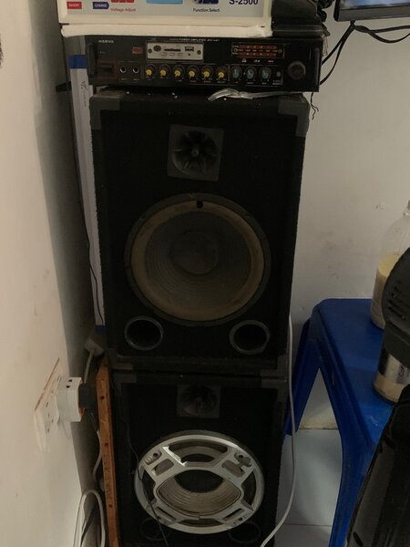 Amplifier and speakers