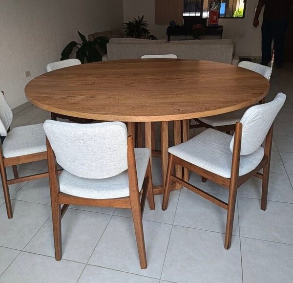 Table ronde en bois massif