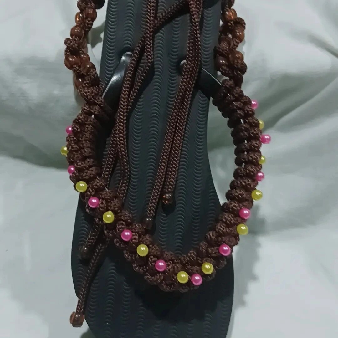 Weaving slippers in sandals mode