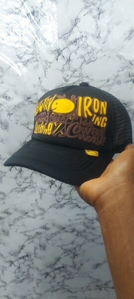 Casquette noire/jaune graphique neuve