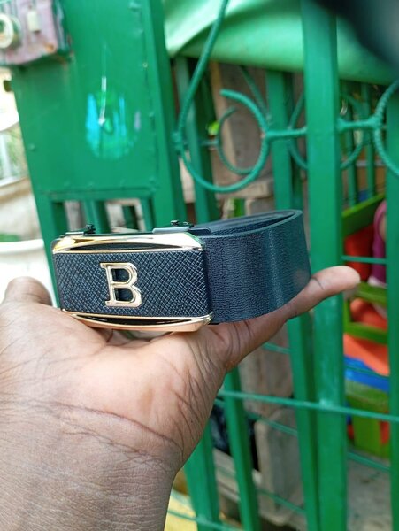 Ceinture élégante avec boucle B