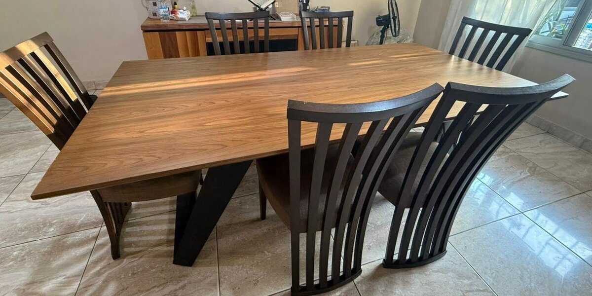 Table à manger en bois avec 8