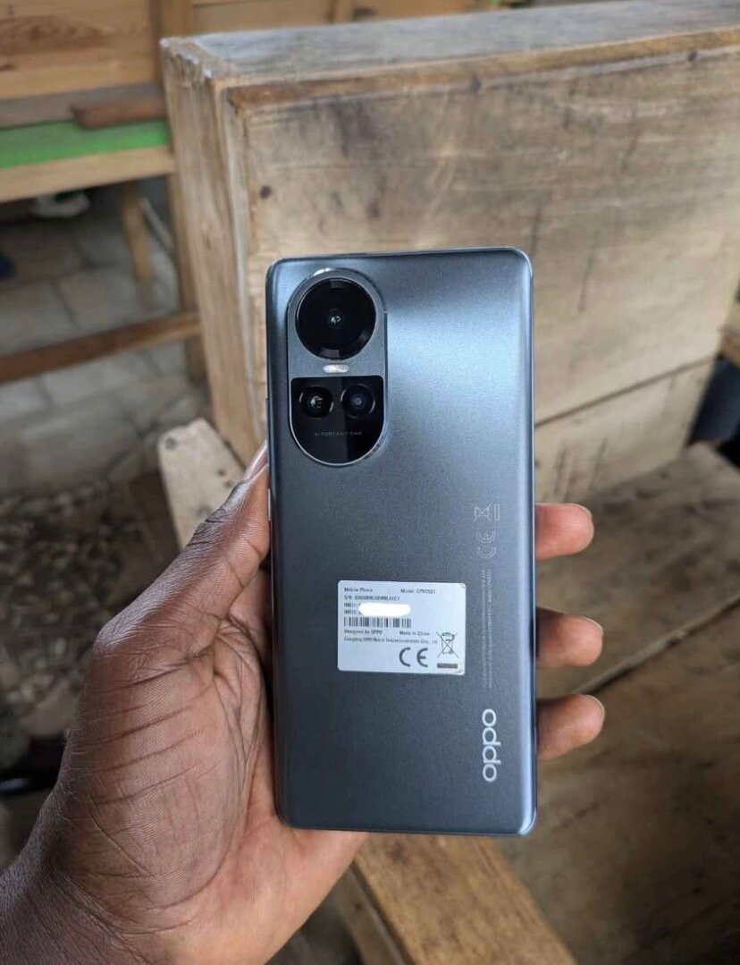 Smartphone OPPO moderne