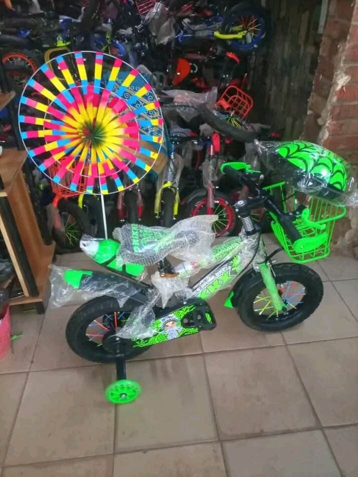 Vélo pour enfant avec stabilisateurs