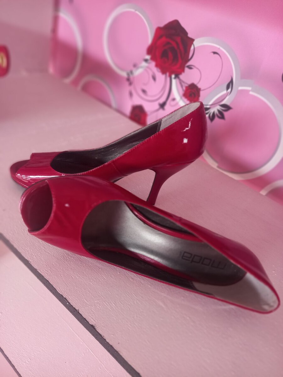 Red Ladies Shoe(Size 40)