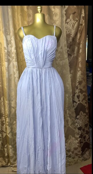 Robe longue élégante à bretelles