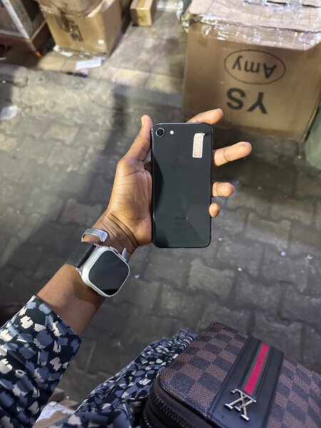 iPhone 8simplecassi neuf