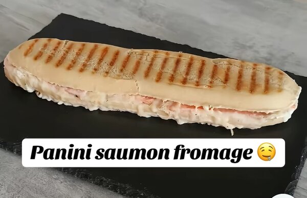 Panini fromage avec jus
