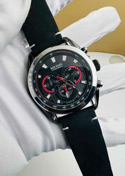 Une montre homme