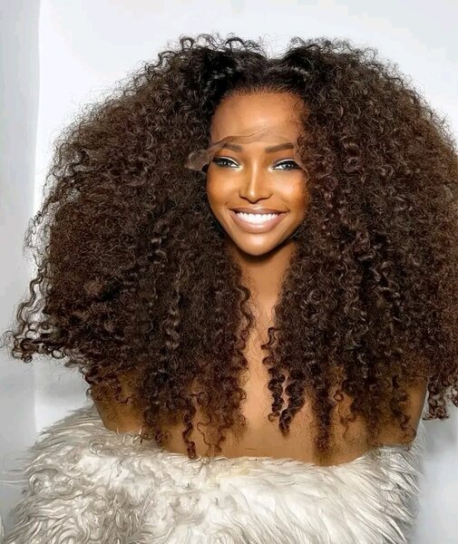 Perruque Bouclée Naturelle