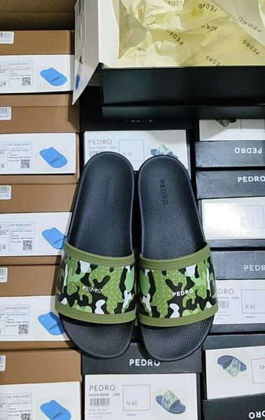 Claquettes élégantes