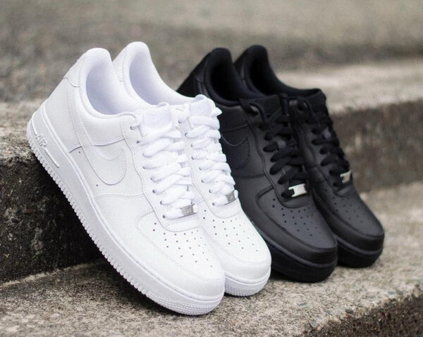 Baskets tendance blanches et noires