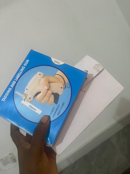 Tagging and labeling gun