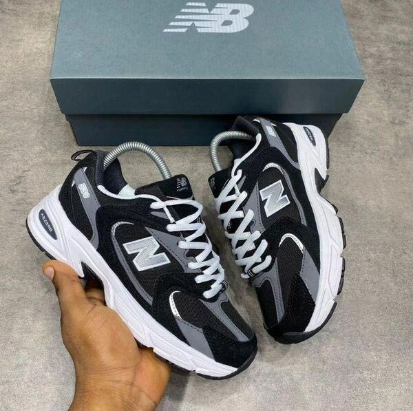 Chaussures New Balance 574 noir et blanc