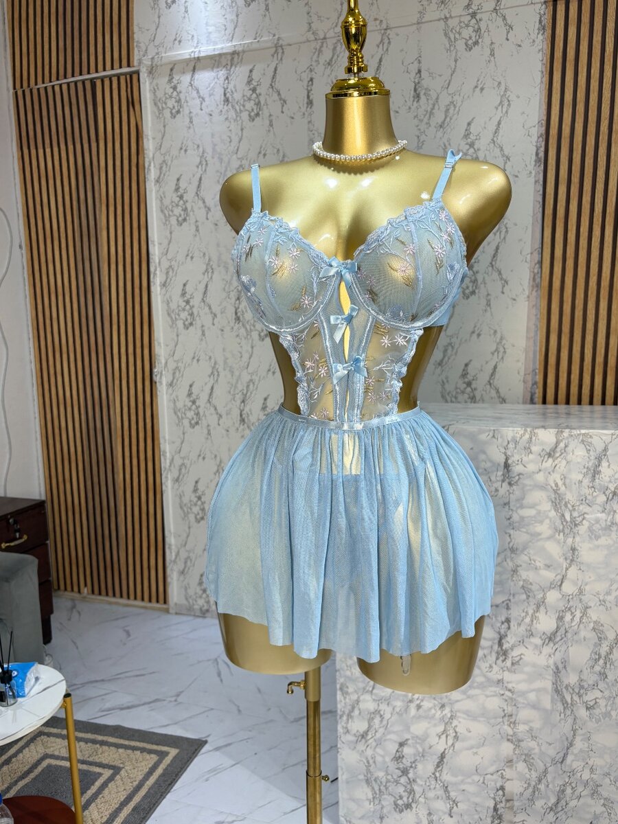 Nuisette bleue élégante dentelle