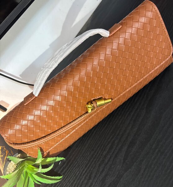 Pochette tissée élégante