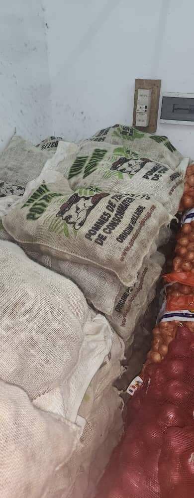 Pommes de terre fraîches en sac