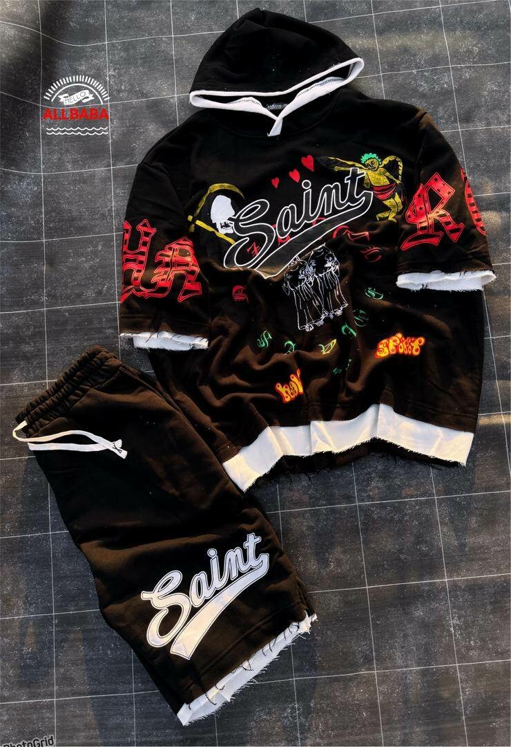 Ensemble sport style graffiti