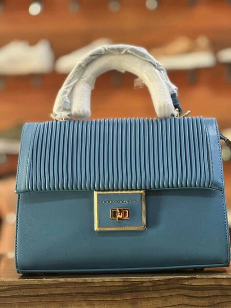 Sac à main en cuir bleu élégant
